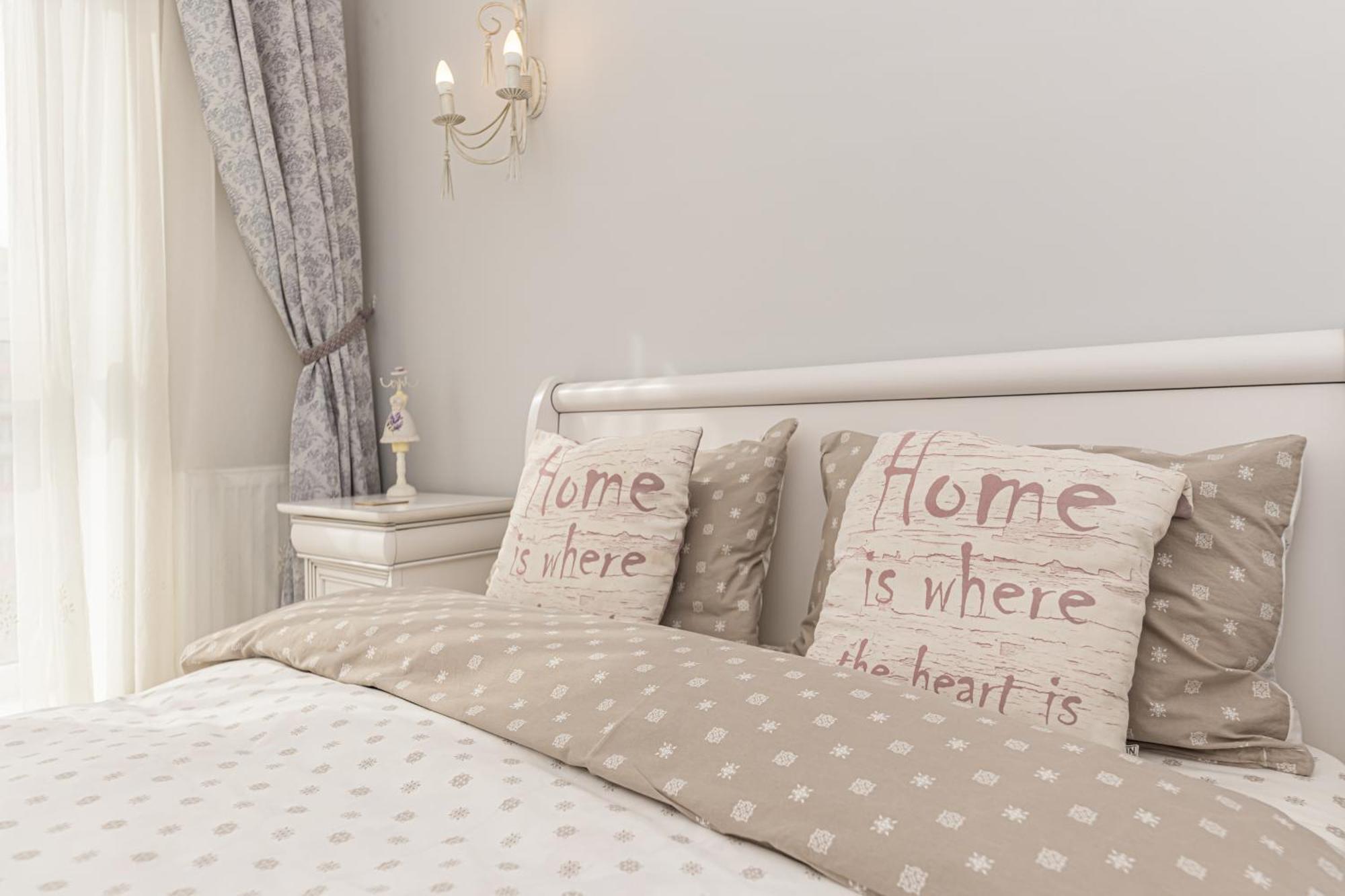 Apartament Belles Roses Brasov Apartment Bagian luar foto